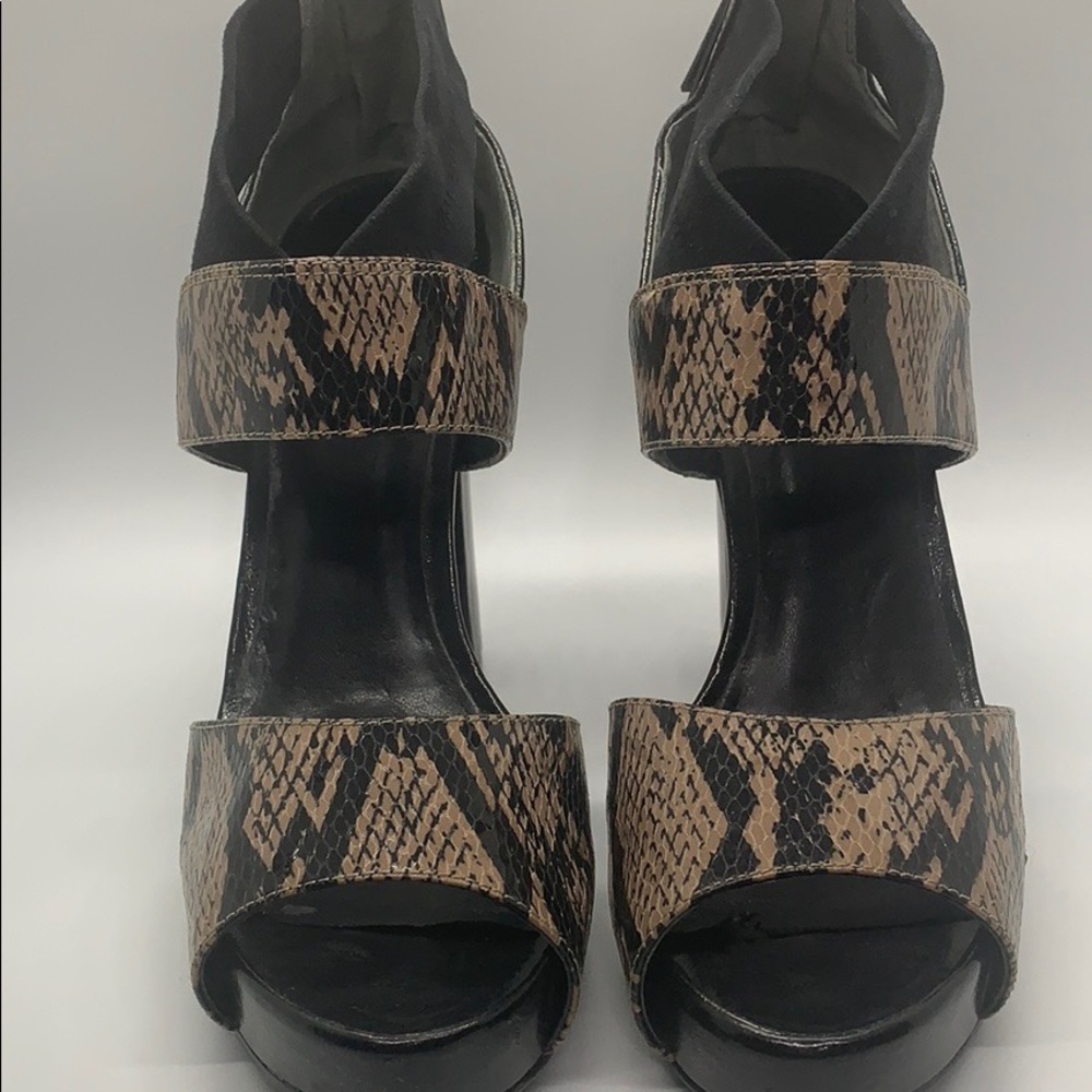 Nine West dressy  black/blush snakeskin sandals
